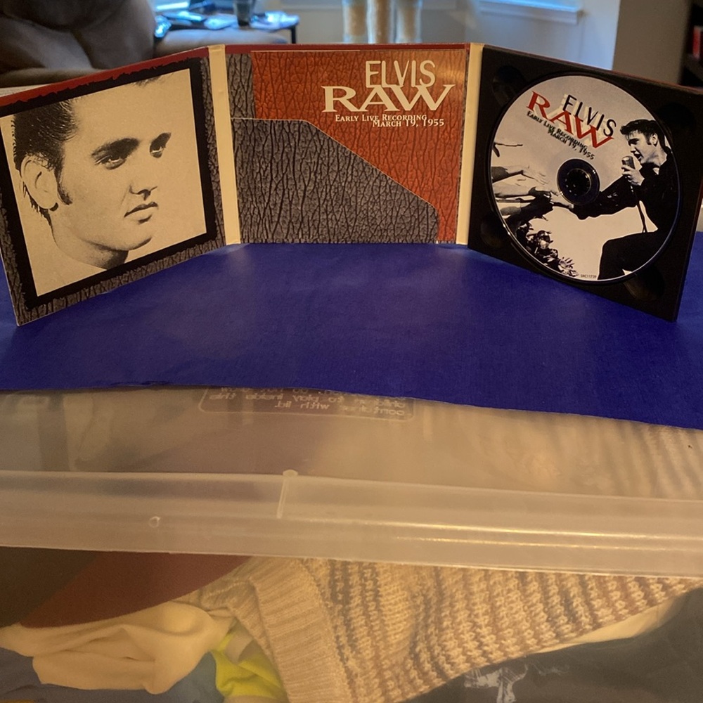 Elvis Presley CD - BUNDLE & SAVE! - Picture 2 of 4